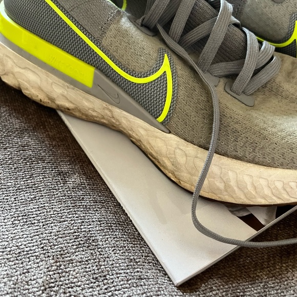 Nike REACT Gray & Lime Green FlyKnit Sneakers - Men’s Size 10 - Picture 4 of 14